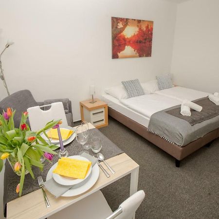 Hotel Blue Apartment Братислава Екстер'єр фото