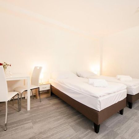 Hotel Blue Apartment Братислава Екстер'єр фото