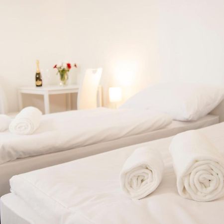 Hotel Blue Apartment Братислава Екстер'єр фото