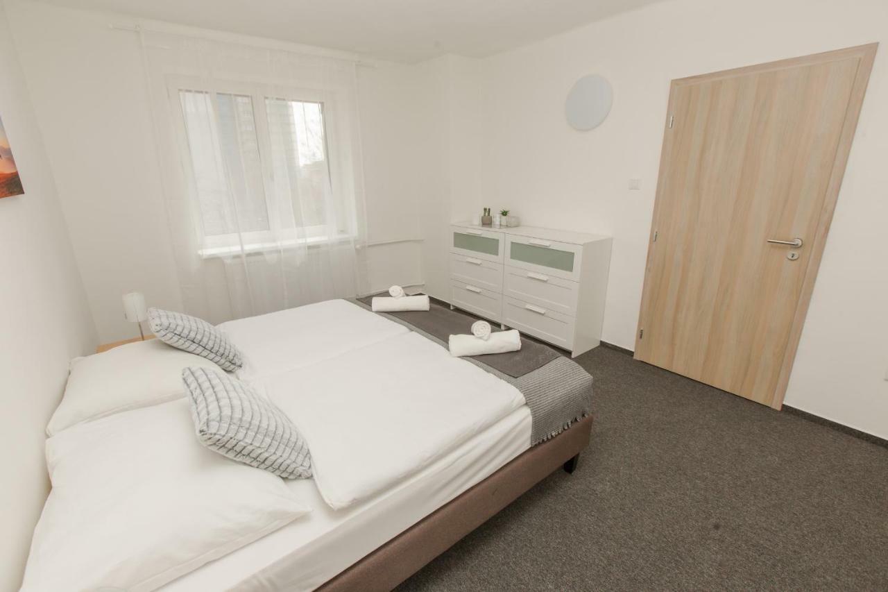 Hotel Blue Apartment Братислава Екстер'єр фото
