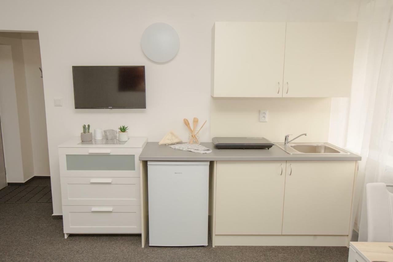 Hotel Blue Apartment Братислава Екстер'єр фото