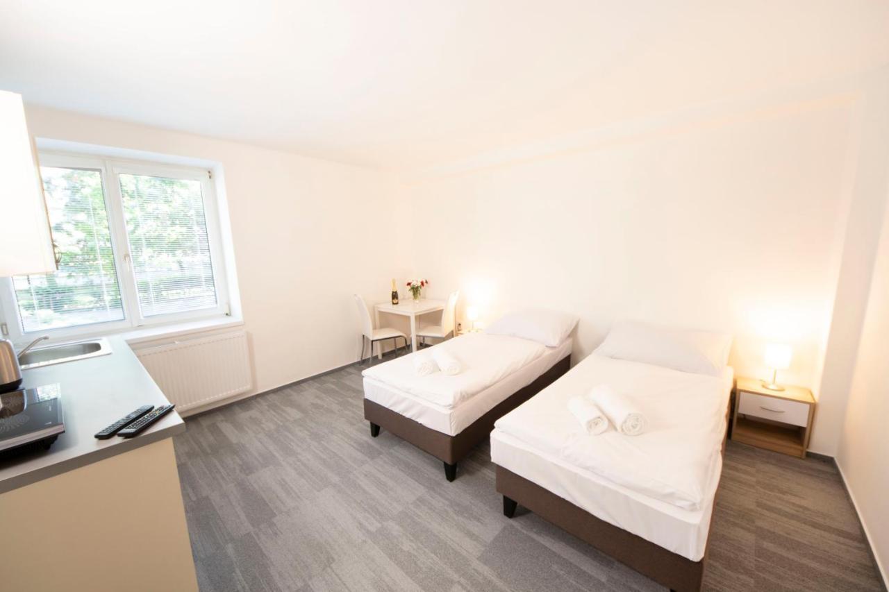 Hotel Blue Apartment Братислава Екстер'єр фото