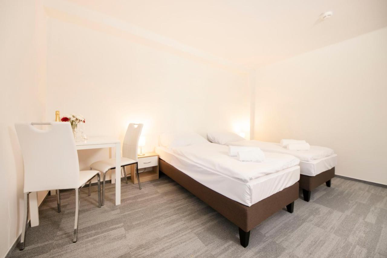 Hotel Blue Apartment Братислава Екстер'єр фото