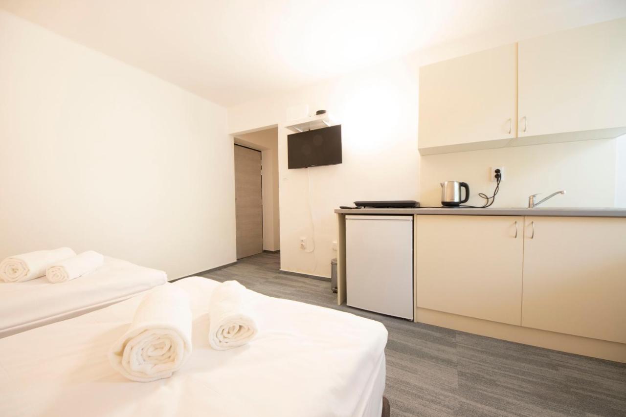 Hotel Blue Apartment Братислава Екстер'єр фото