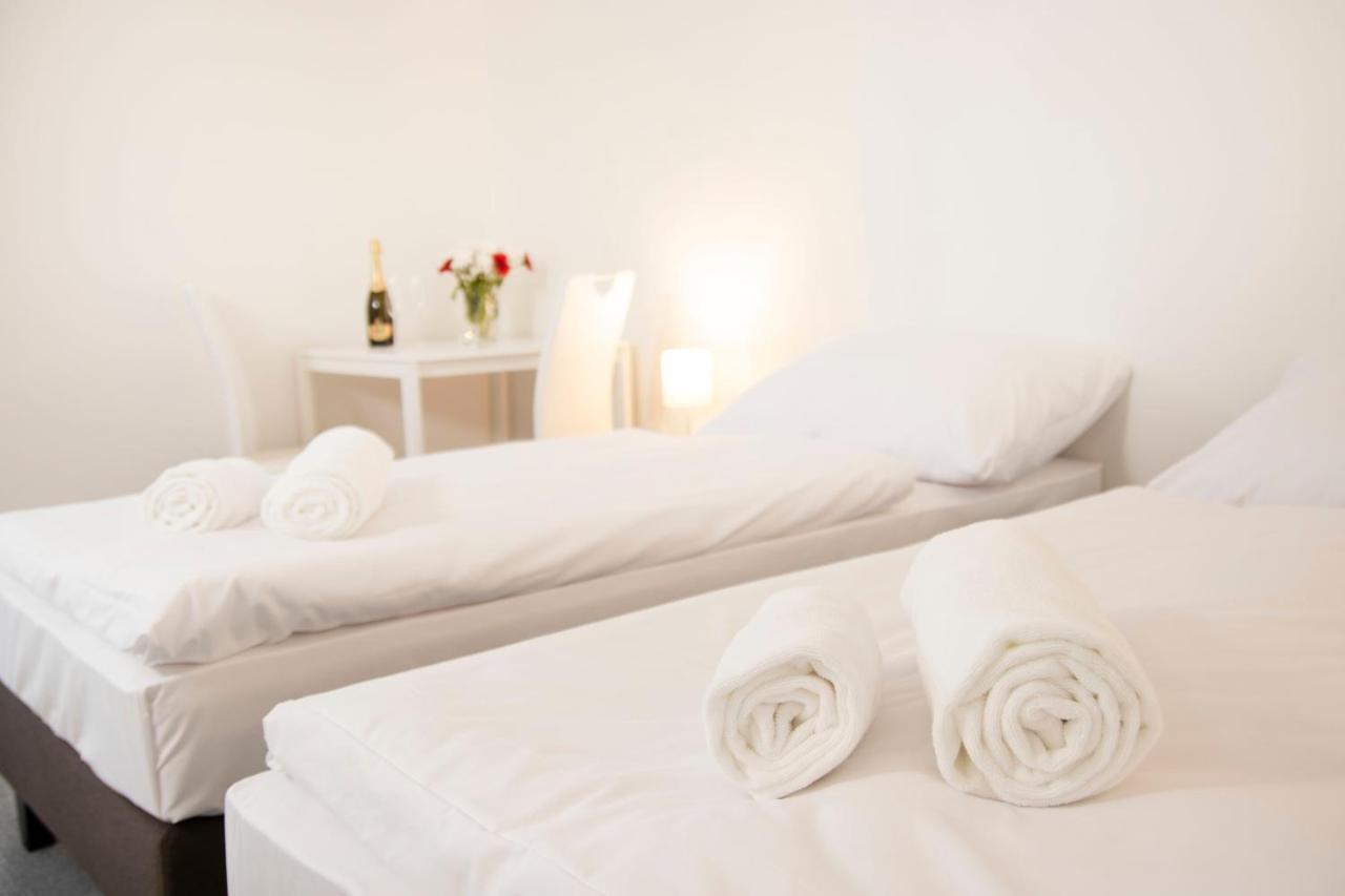 Hotel Blue Apartment Братислава Екстер'єр фото